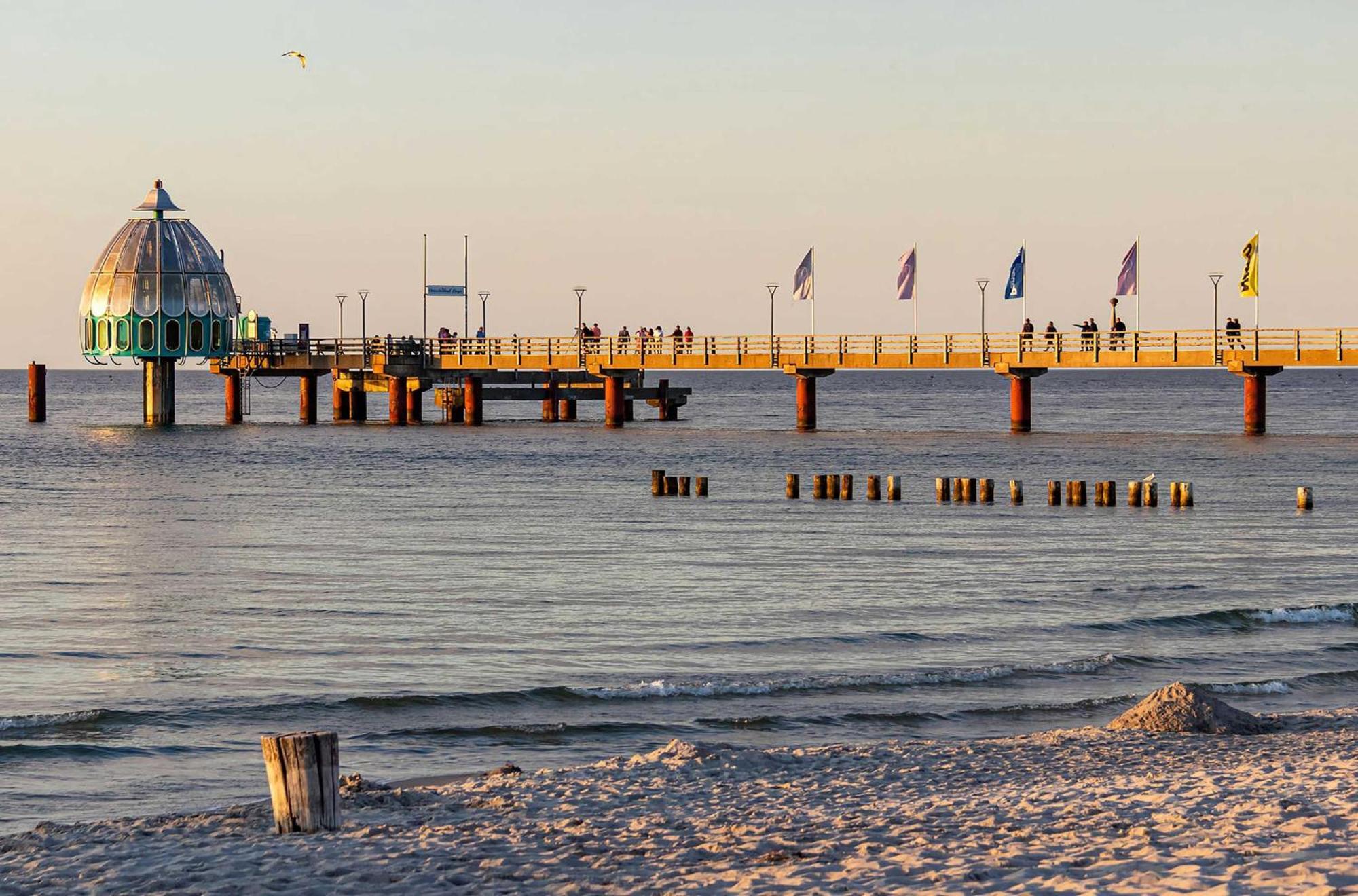 Krosse Krabbe An Der Seebruecke Zingst Exterior photo